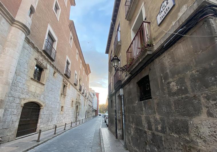 La calle Calera está en el antiguo barrio de Vega.