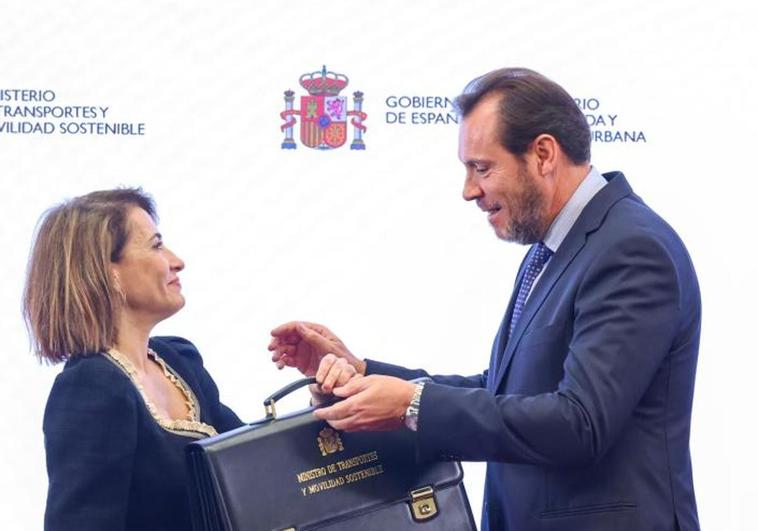 Raquel Sáncehz ha entregado la cartera del Ministerio a Óscar Puente.