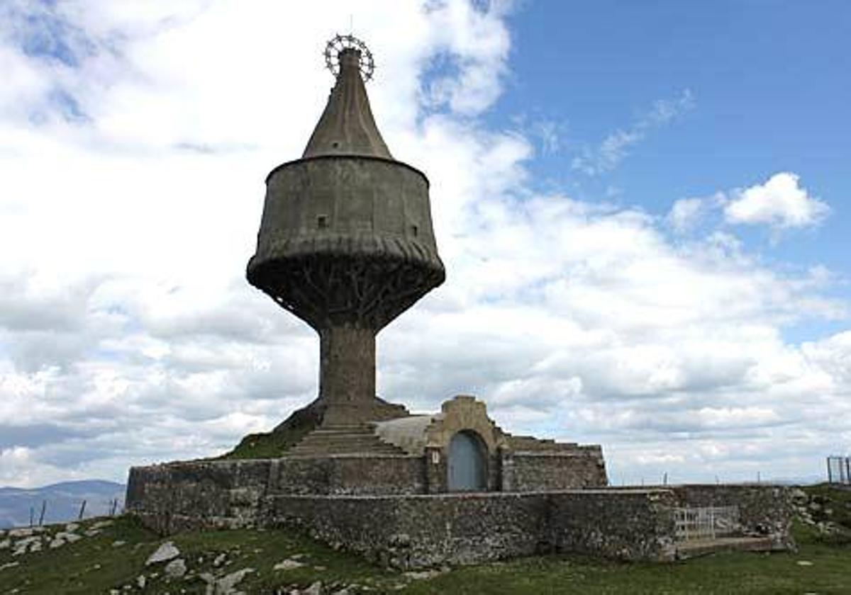 Monumento a la Virgen de la Antigua en Villalba de Losa.