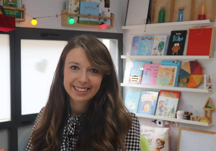 La profesora Cristina Juárez en su centro de Burgos: Sonrieducando.