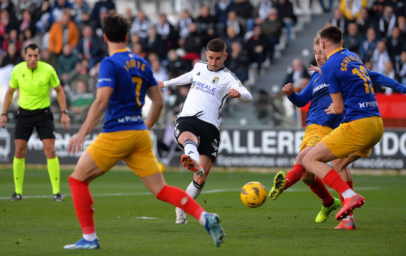 El Burgos CF no puede pasar del empate ante el Andorra