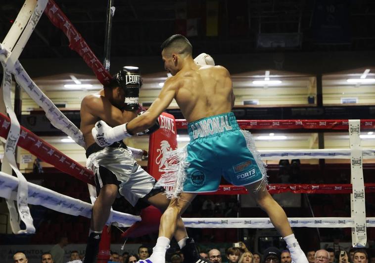 Yazid terminó de resolver el combate con un certero golpe a la zona hepática.