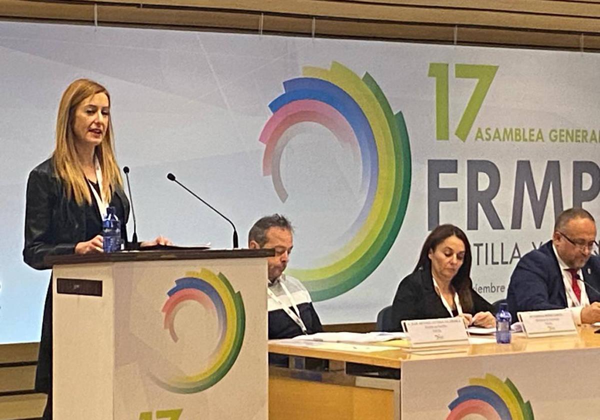 Aitana Hernando, durante su intervención en la Federación Regional de Municipios y Provincias (FRMyP) de Castilla y León.