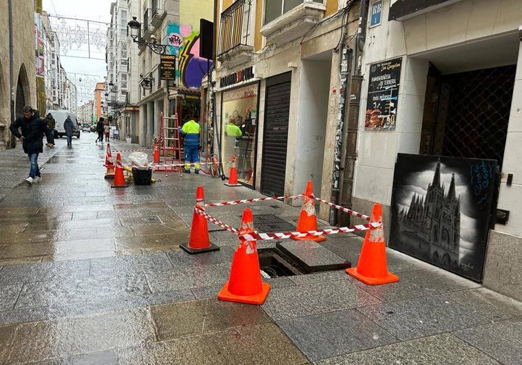 La rotura de la tubería se ha producido en la calle de La Paloma.