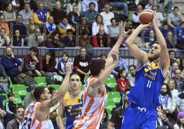 Imágenes de la victoria de San Pablo Burgos ante Leyma Coruña este miércoles en el Coliseum