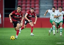 Un Mirandés sin puntería deja al Racing salir vivo de Anduva