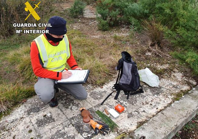 La Guardia Civil aprehendió diverso material.