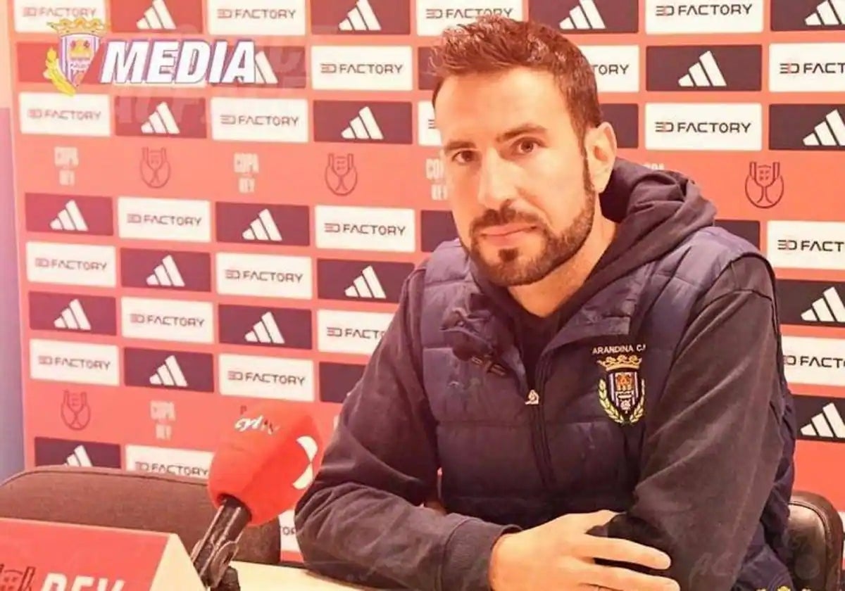 Álex Izquierdo, entrenador de la Arandina CF.