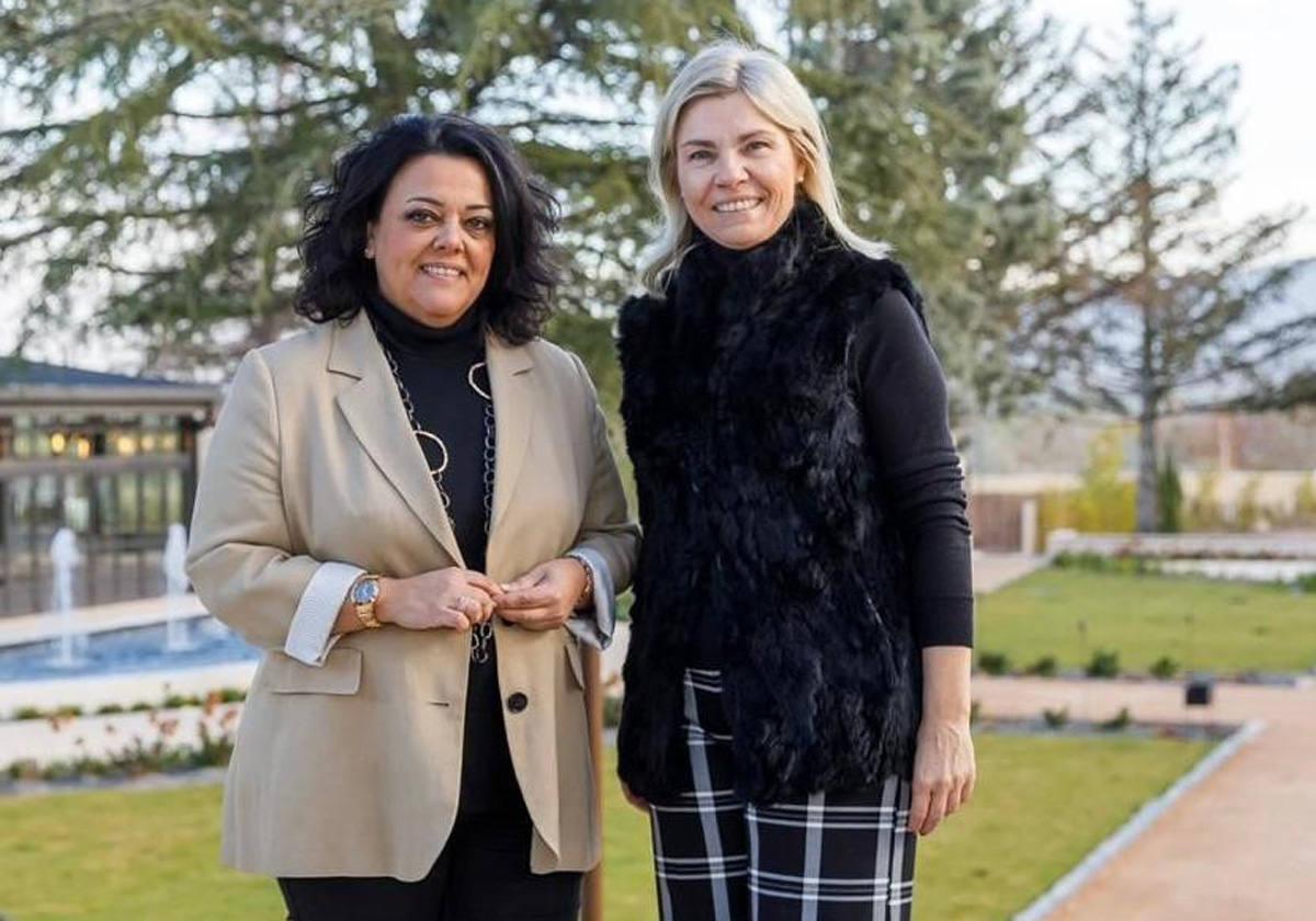 Rocío Ruiz, del Grupo Gastronómico José María, (izda.) junto a Belén Martín, directora territorial de CaixaBank en Castilla y León.