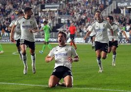 Curro celebra un gol.