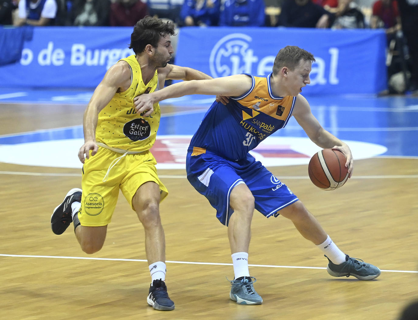 El Longevida San Pablo se pasea ante el Ourense