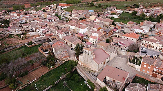 Un pueblo de Burgos quiere fijar población y alquila su bar por 10 euros mensuales