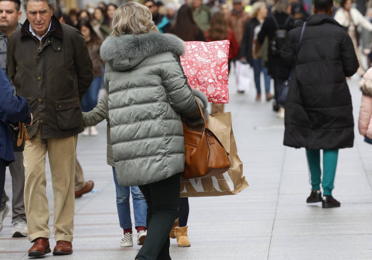 La ropa y el calzado son regalos habituales estas fechas.