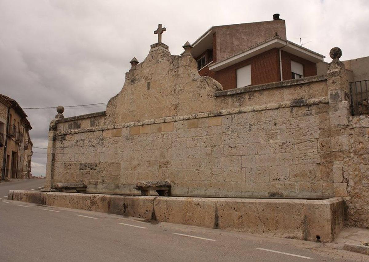 Imagen secundaria 1 - Fuentelcésped trabaja en la rehabilitación de los espacios municipales y la mejora de la cobertura