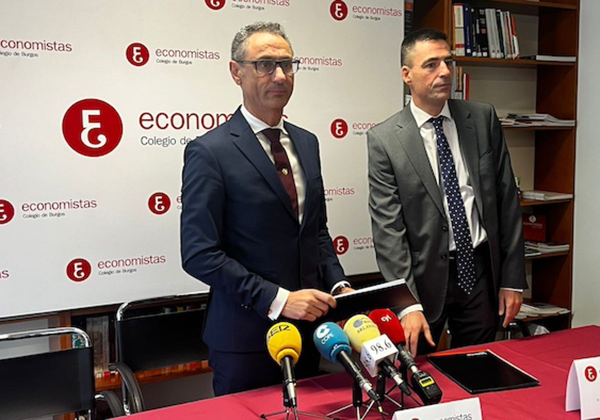 Carlos Alonso de Linaje e Ignacio Gallego en la presentación del informe.