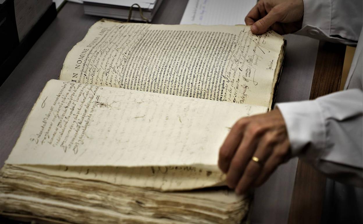 La tipología de los documentos del Archivo de la Catedral es muy variada. 