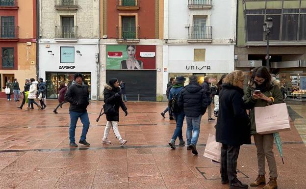 El centro de Burgos la mañana del sábado con el inicio de las rebajas.