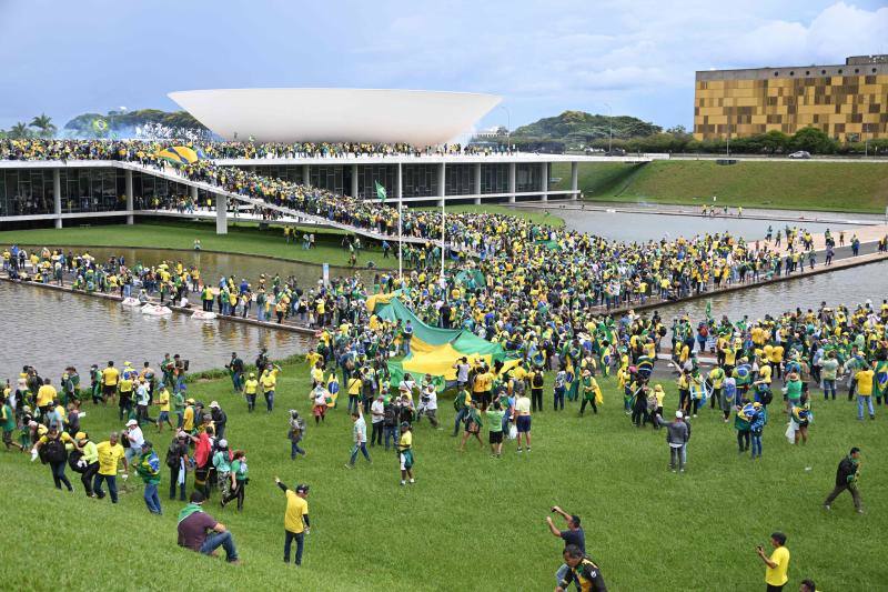 Fotos: Cientos de partidarios de Bolsonaro invaden el Congreso de Brasil