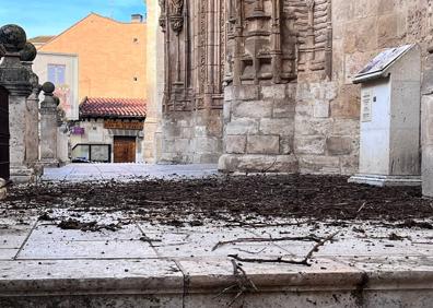 Imagen secundaria 1 - La actuación de los Bomberos de Aranda en Santa María ha generado una gran expectación.