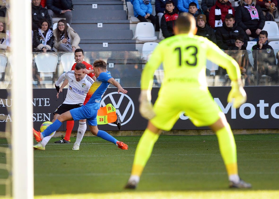 Fotos: El Burgos CF recupera la senda de la victoria