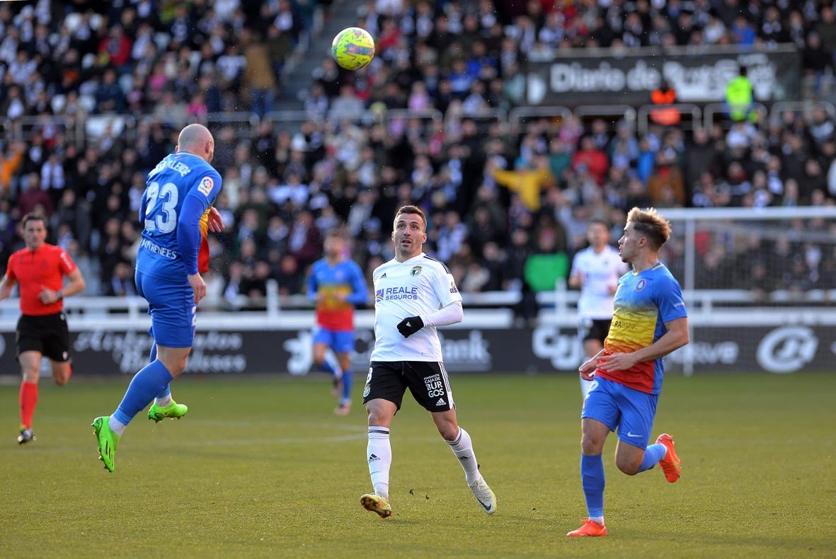 Fotos: El Burgos CF recupera la senda de la victoria