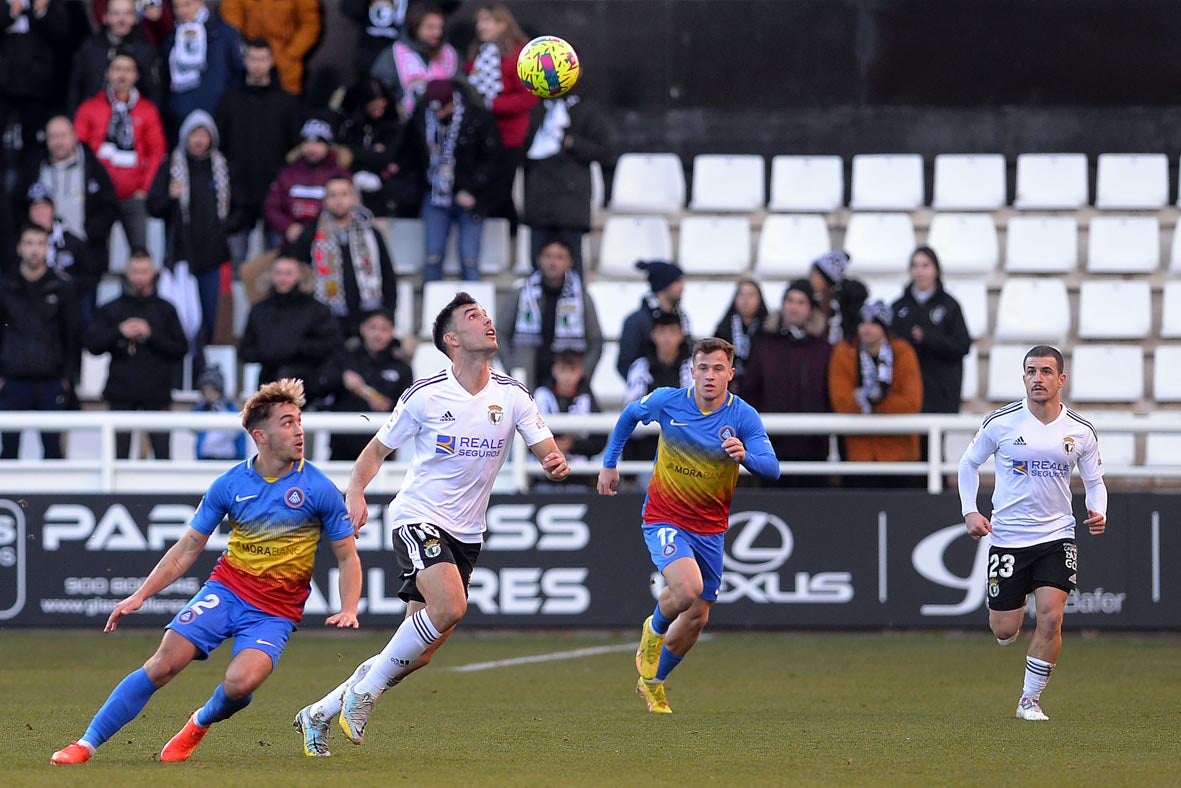 Fotos: El Burgos CF recupera la senda de la victoria