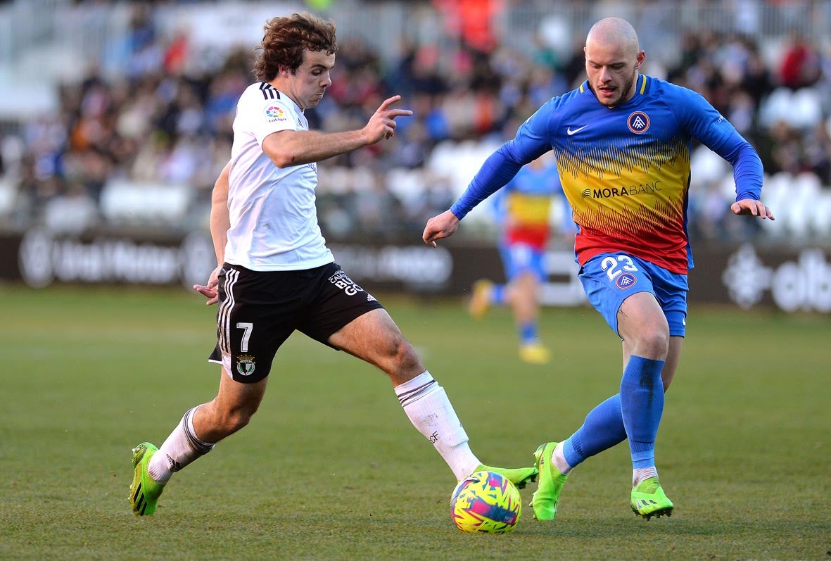 Fotos: El Burgos CF recupera la senda de la victoria