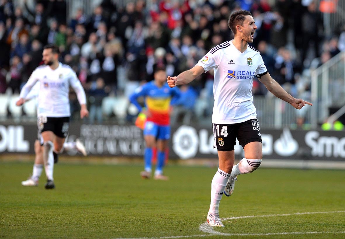 Fotos: El Burgos CF recupera la senda de la victoria