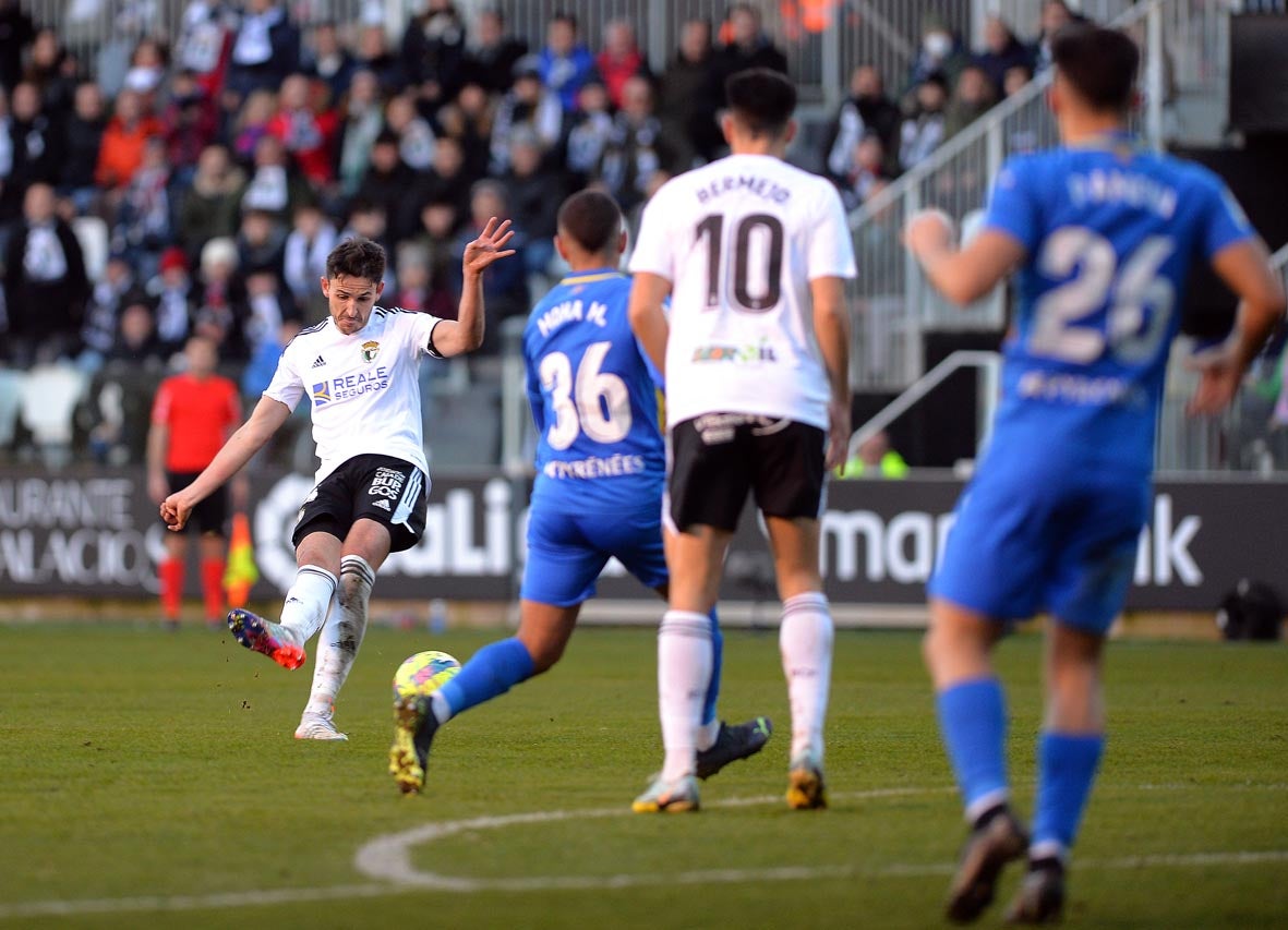 Fotos: El Burgos CF recupera la senda de la victoria