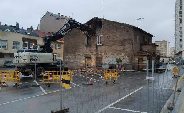 Una excavadora se ha encargado del derribo. 