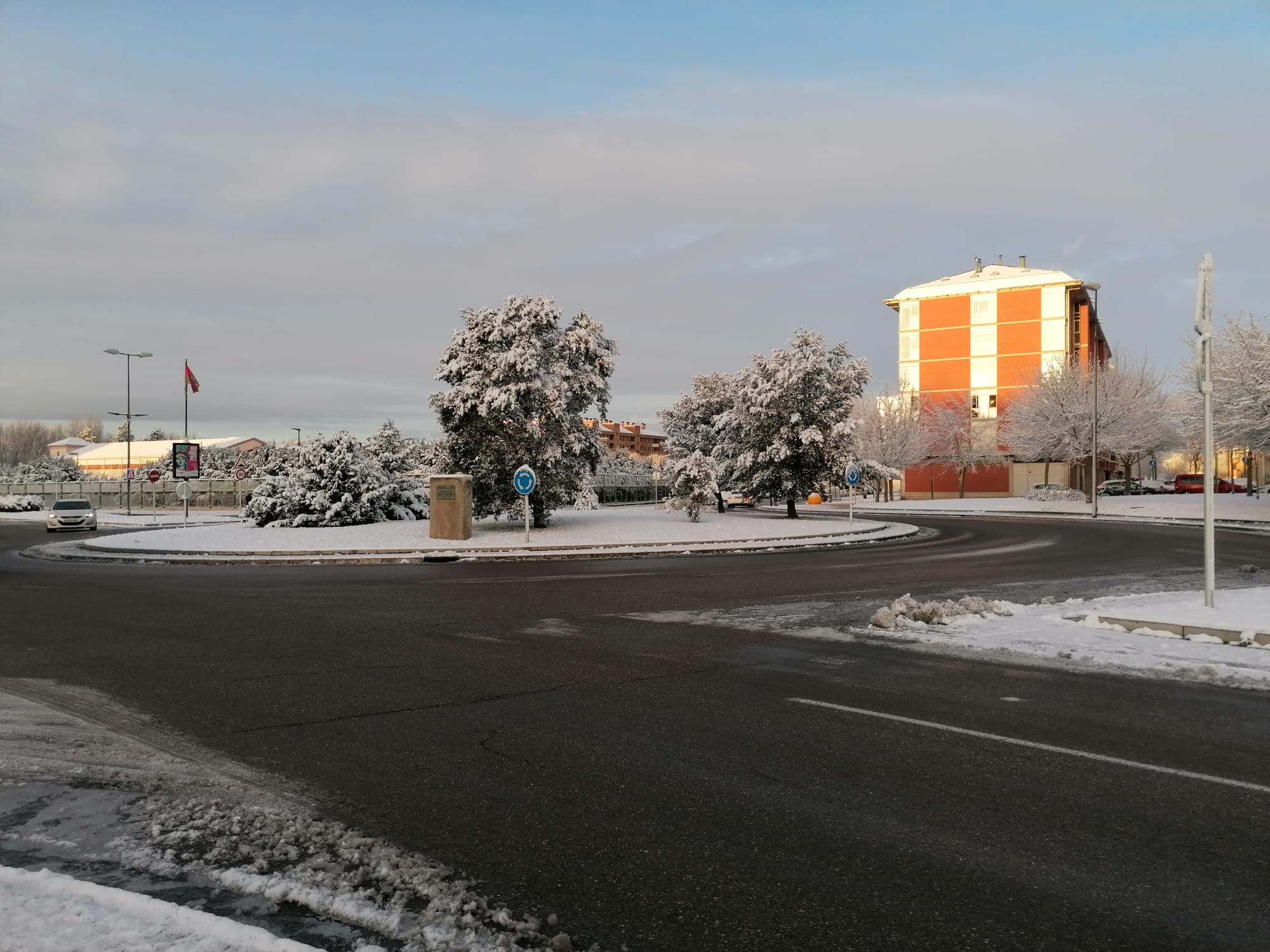 Tramos de calzada presentaban buen aspecto, pero otros seguían teniendo hielo.