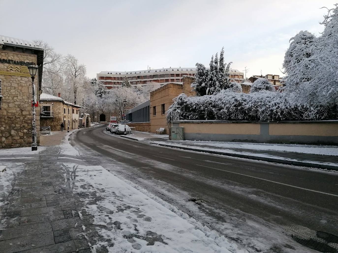 El hielo se ha convertido en un peligro en la mañana en Burgos. 