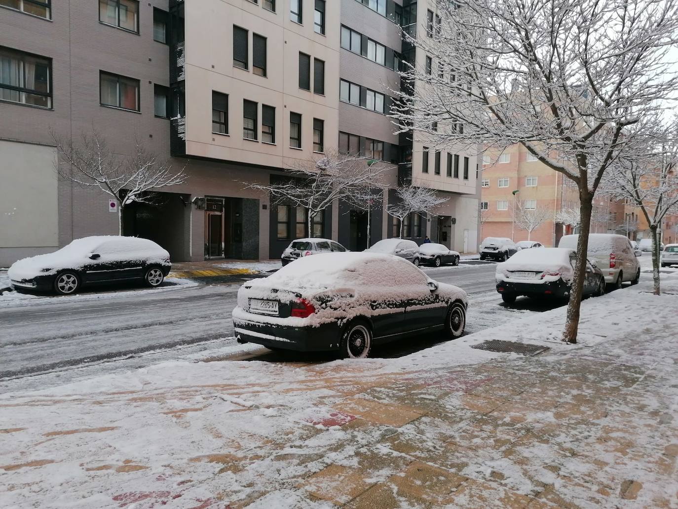 El hielo se ha convertido en un peligro en la mañana en Burgos. 