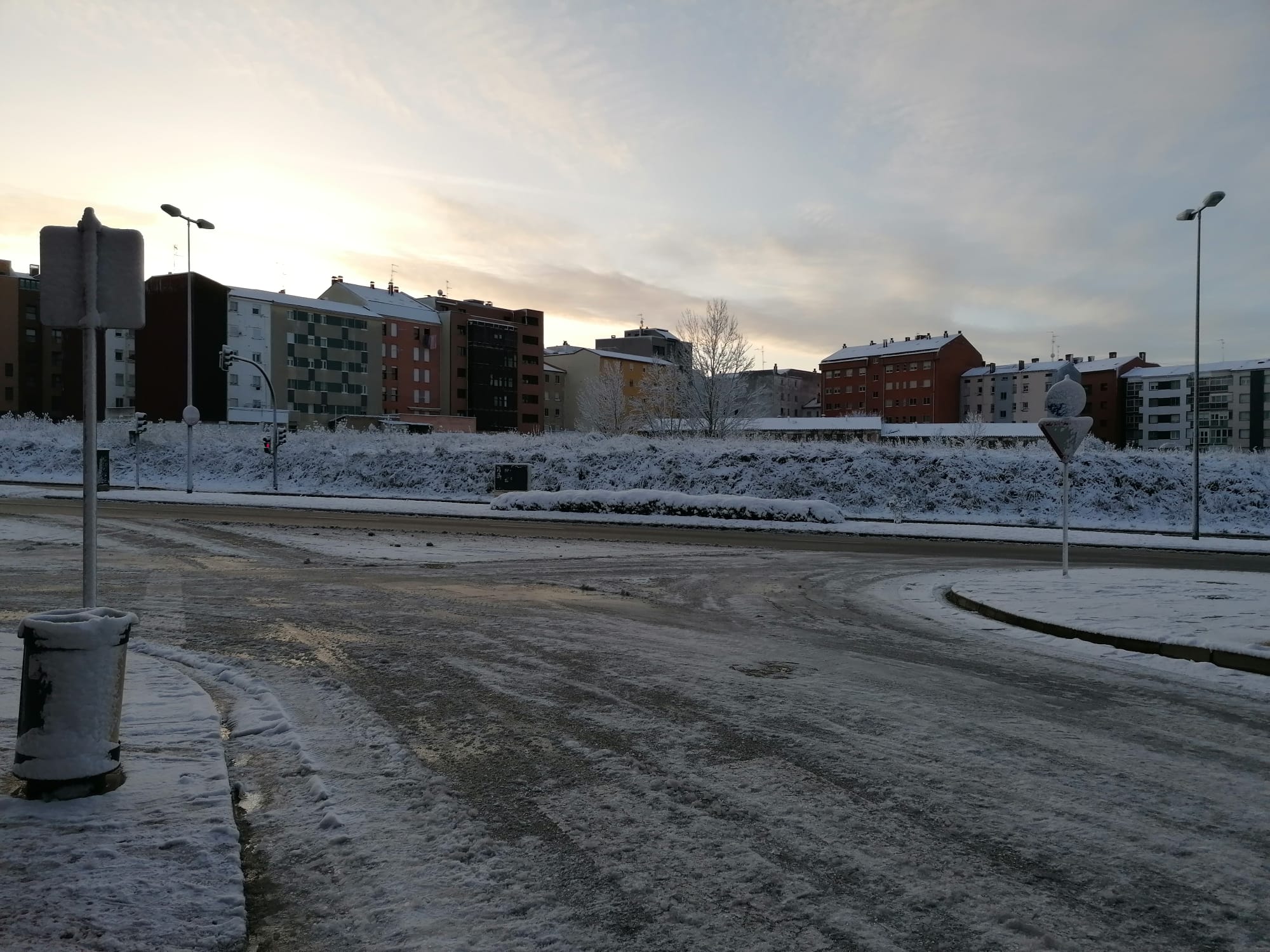 El hielo se ha convertido en un peligro en la mañana en Burgos. 