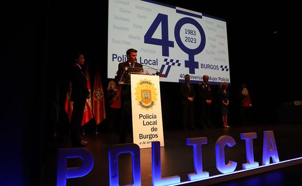 La Policía Local celebra San Sebastián en pleno proceso de modernización.