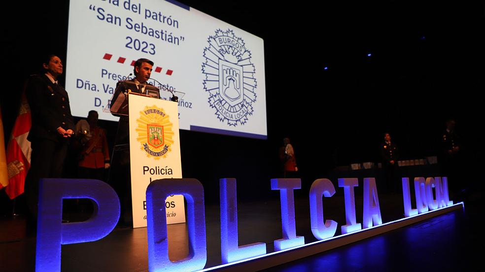 La Policía Local de Burgos entrega distinciones y reconocimientos por el Patrón de 2023