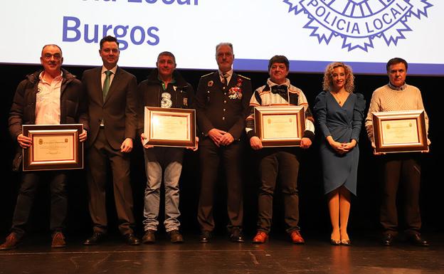 La Policía Local distingue a sus mejores agentes y reconoce la trayectoria de los jubilados