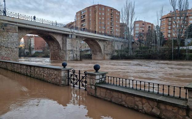 El río Duero a su paso por Aranda de Duero. 