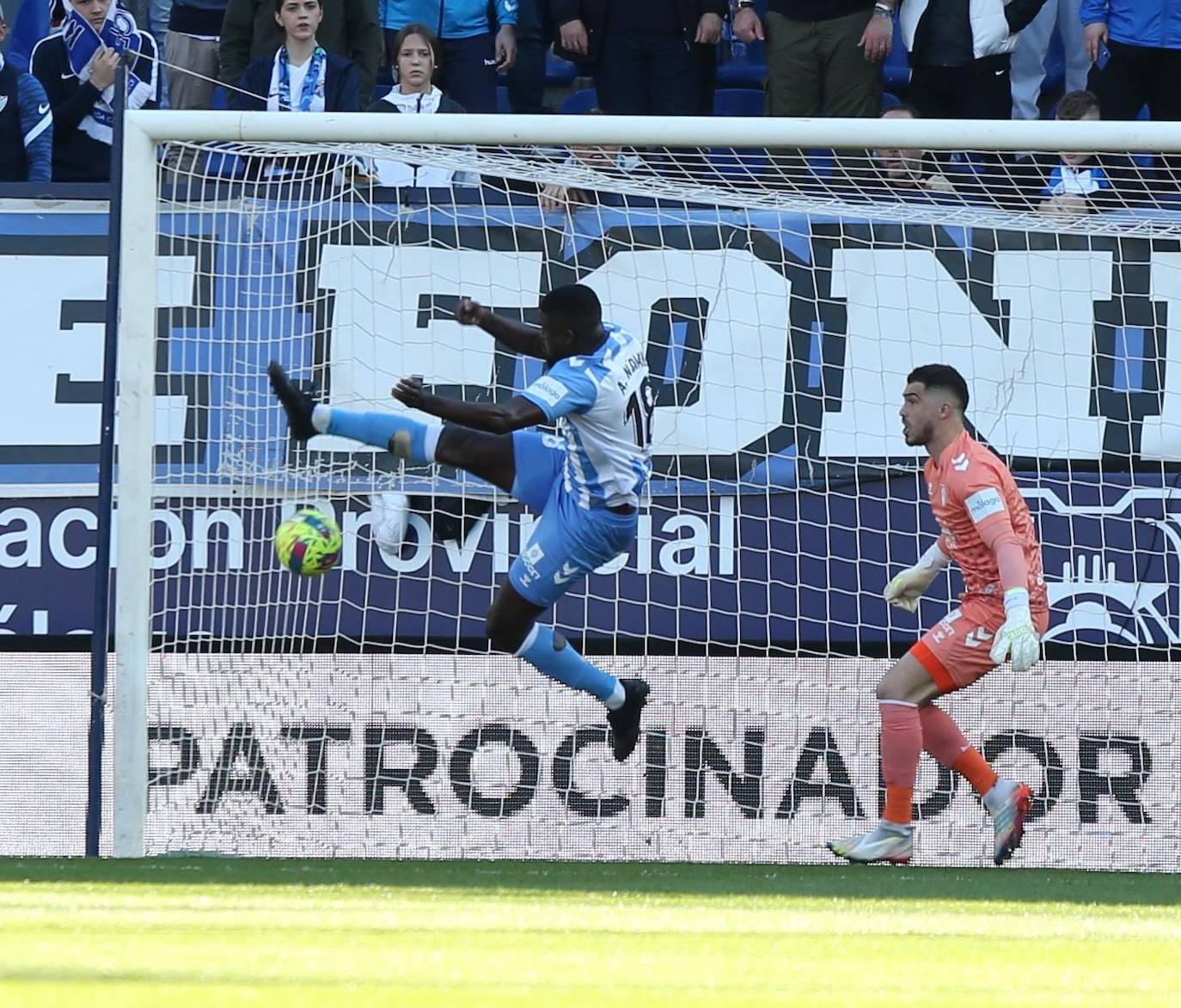 Imágenes del empate entre el Málaga CF y el Burgos CF disputado en La Rosaleda