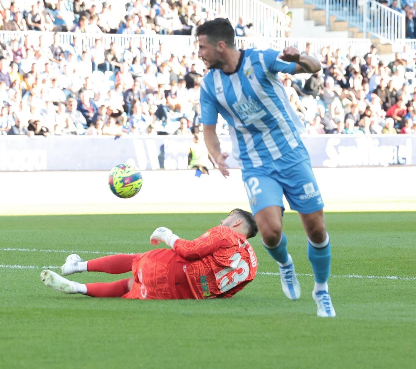 Imágenes del empate entre el Málaga CF y el Burgos CF disputado en La Rosaleda