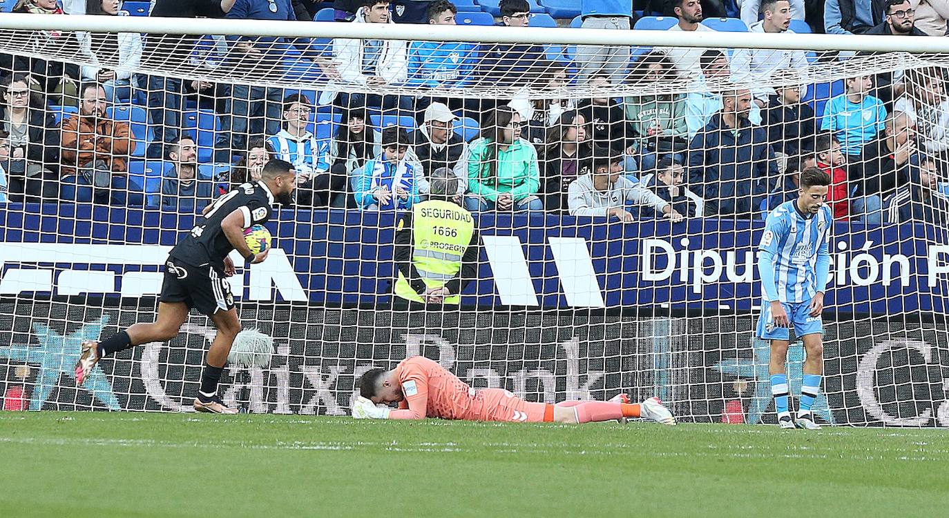 Imágenes del empate entre el Málaga CF y el Burgos CF disputado en La Rosaleda