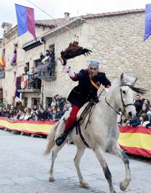 Imagen secundaria 2 - La presentación formal de Los Jefes se realiza el sábado por la mañana, por la tarde tiene lugar la Corrida de Gallos. 