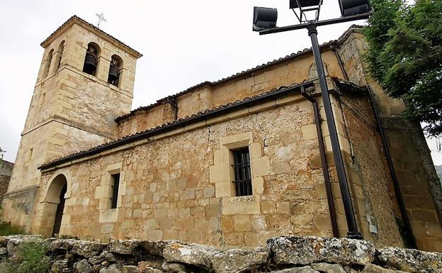 Estado actual de la iglesia de San Pelayo con los canalones pintados para guardar armonía en la estética. 