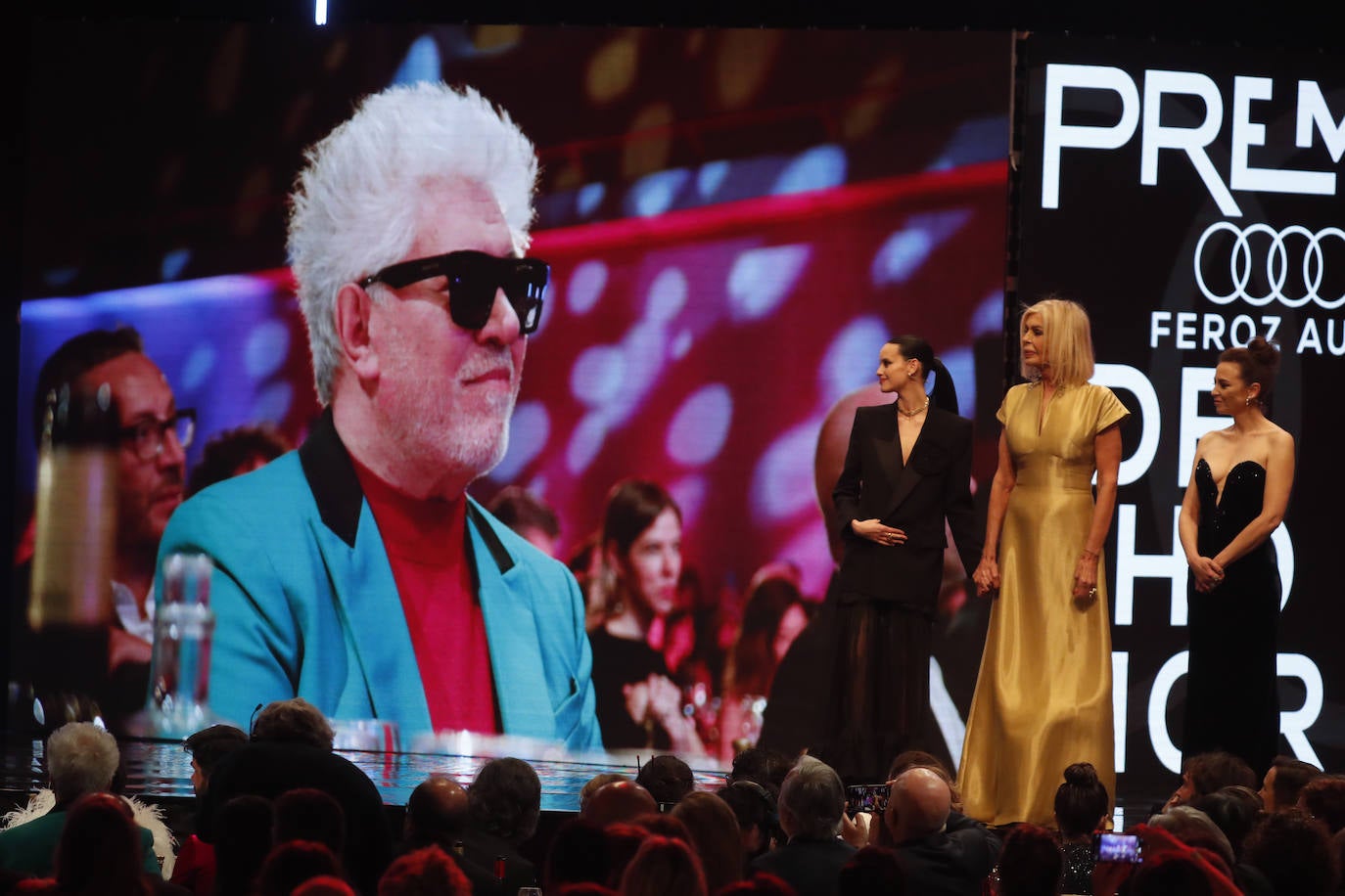 Milena Smit, Bibiana Fernández y Leonor Watling, durante el homenaje a Pedro Almodóvar.