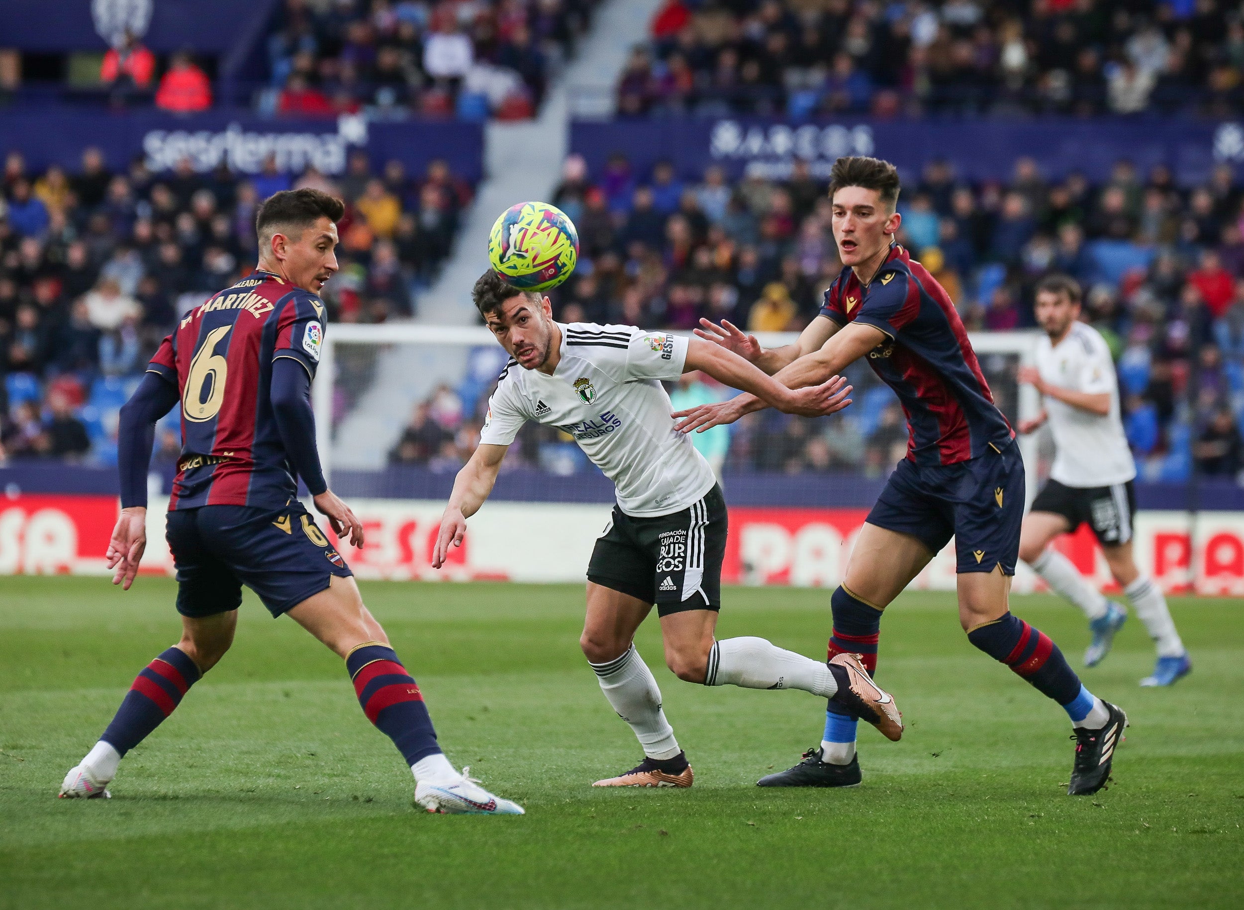 Fotos: El Burgos CF cae ante el Levante UD