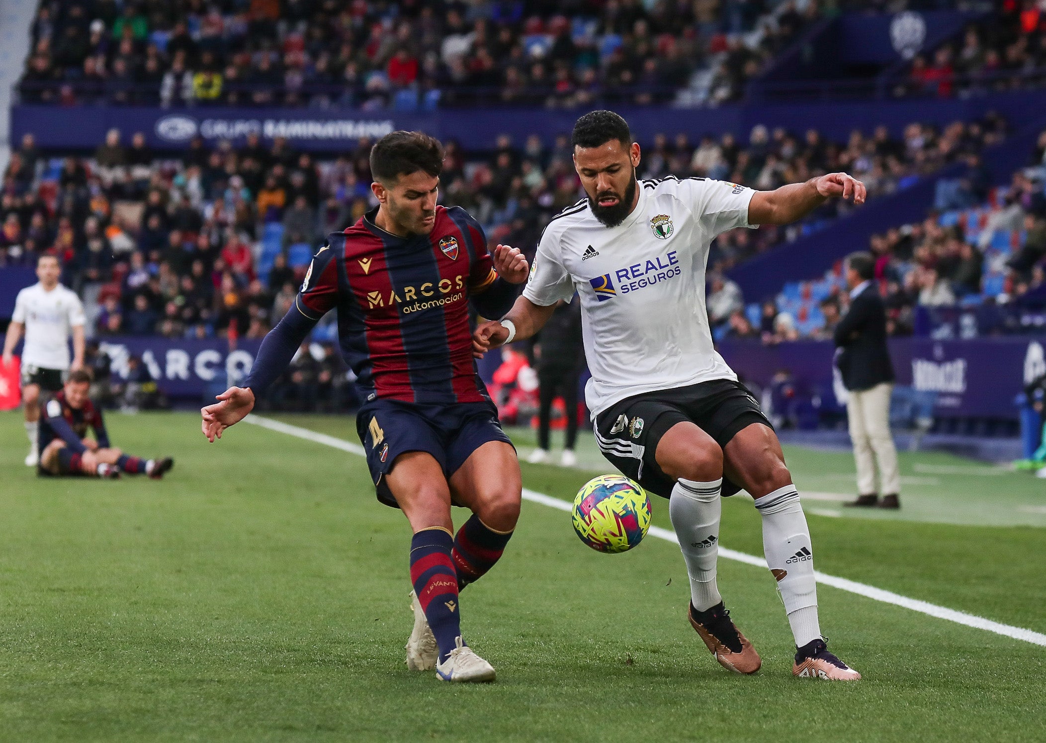 Fotos: El Burgos CF cae ante el Levante UD