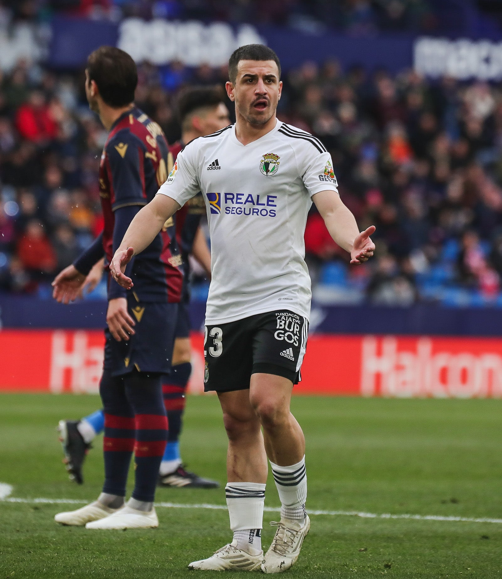 Fotos: El Burgos CF cae ante el Levante UD