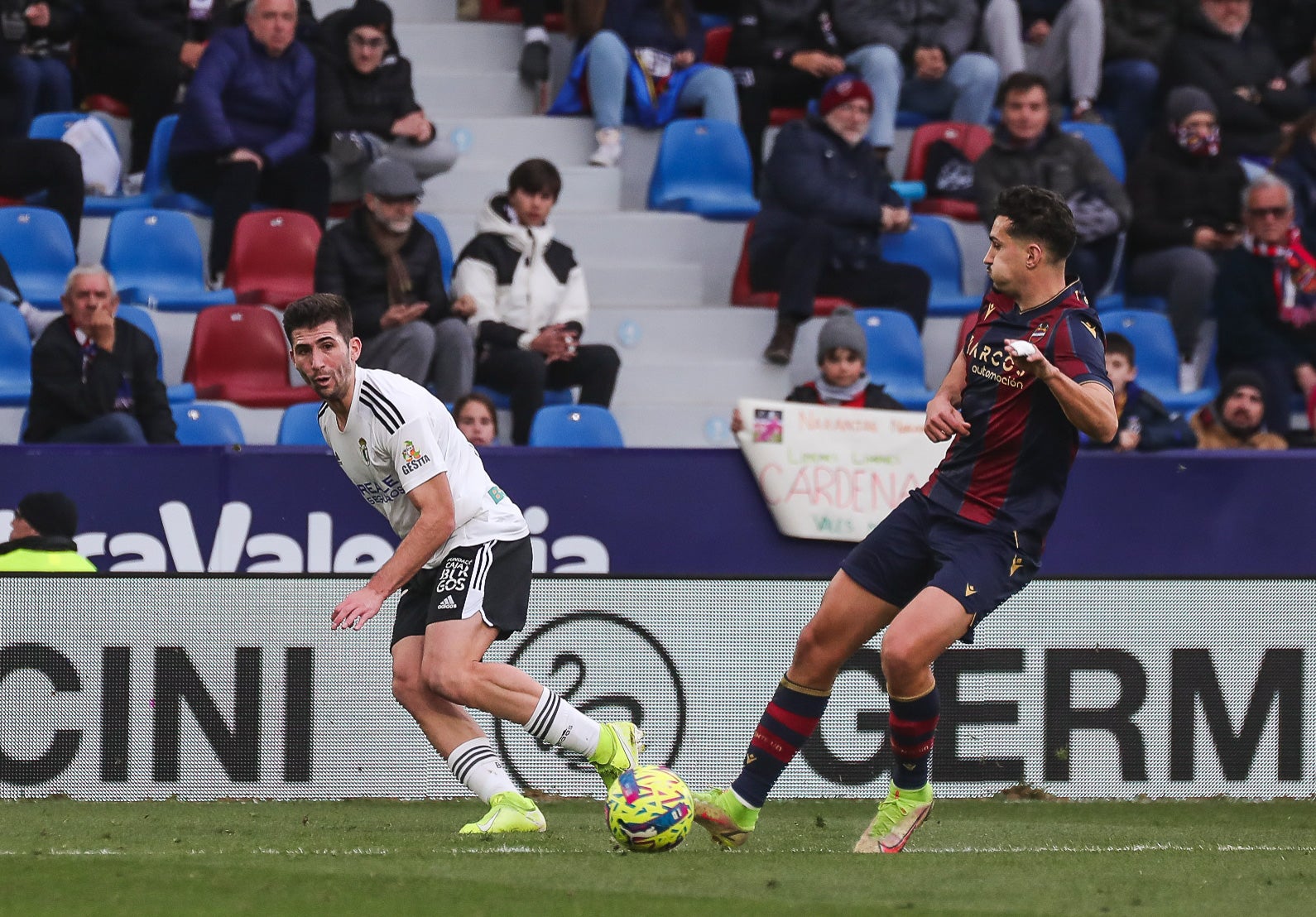 Fotos: El Burgos CF cae ante el Levante UD