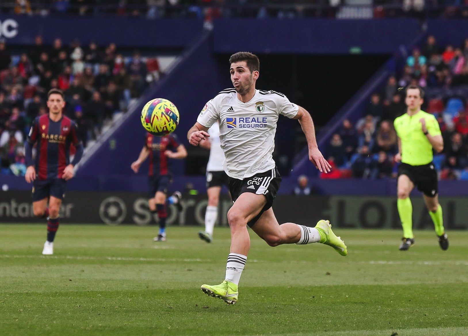 Fotos: El Burgos CF cae ante el Levante UD