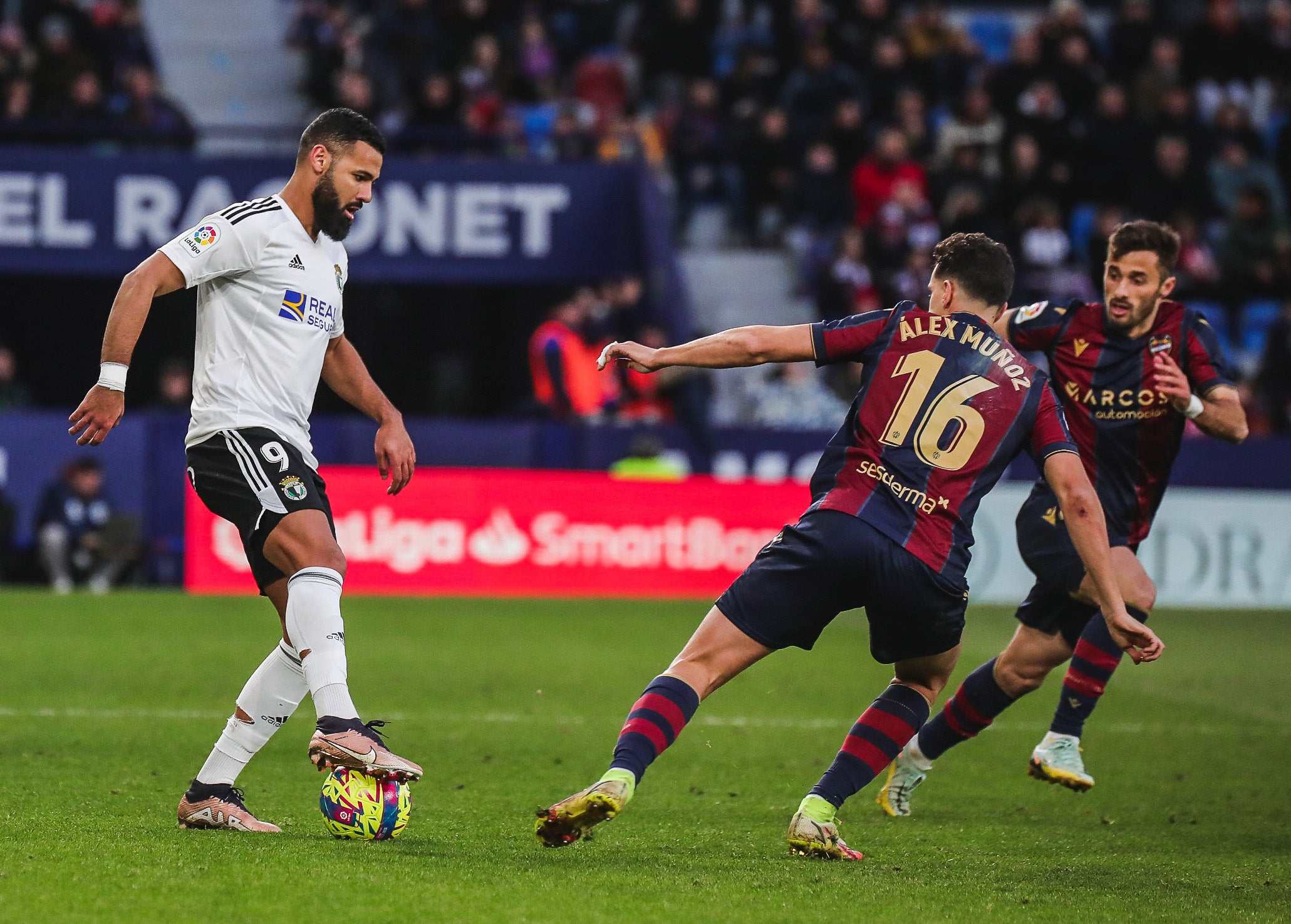 Fotos: El Burgos CF cae ante el Levante UD